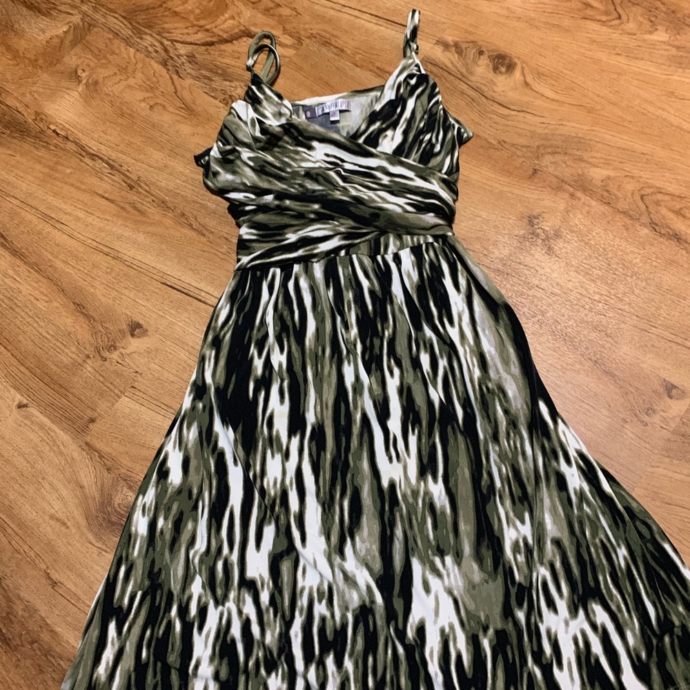 Green and black b neck dress